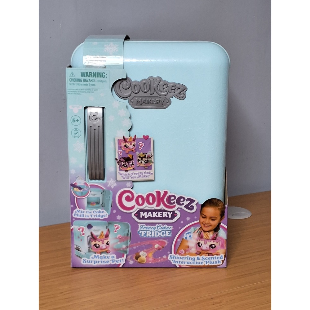 Cookeez Makery Freezy Cakez Fridge Playset Interactive Scented Mystery Plush Toy